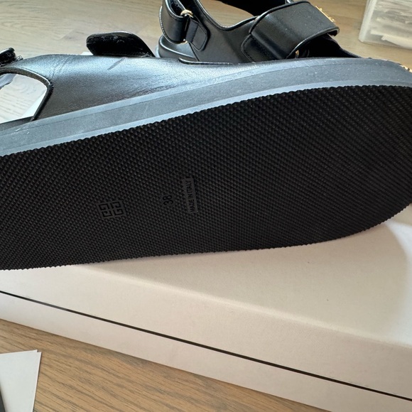 Givenchy women’s 4G logo embellished leather sandals size 38 - Picture 3 of 11